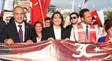 ÜSKÜDAR'DA 30 AĞUSTOS ZAFER BAYRAMI COŞKUYLA KUTLANDI