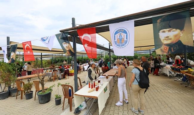 Efes Tarlası Yaşam Köyü’nde Üretici Pazarı Açıldı!