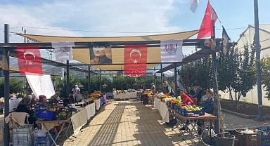 Üretici Pazarı Efes Tarlası Yaşam Köyü’nde bereketiyle devam ediyor