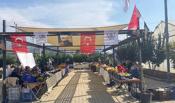 Üretici Pazarı Efes Tarlası Yaşam Köyü’nde bereketiyle devam ediyor