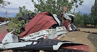 Kocaeli’de Lodos Fırtınası Etkili Oldu: Çatılar Uçtu, Bazı Okullarda Eğitime Ara Verildi