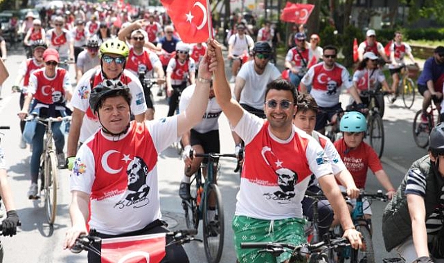 19 MAYIS RUHU KADIKÖY SOKAKLARINDA